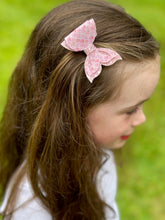 Load image into Gallery viewer, Pink Mermaid Tail Clip