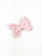Load image into Gallery viewer, Pink Mermaid Tail Clip