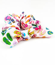 Load image into Gallery viewer, Scrunchie | Flip Flops
