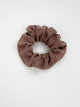 Load image into Gallery viewer, Scrunchie | Chestnut Waffle
