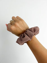 Load image into Gallery viewer, Scrunchie | Chestnut Waffle

