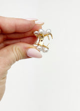 Load image into Gallery viewer, Pearl Flower | Mini Claw
