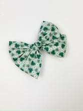 Load image into Gallery viewer, Maeve | Shamrock Daisies | Oversized | Right Clip {PRE-ORDER}
