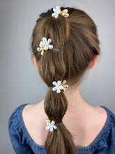 Load image into Gallery viewer, Pearl Flower | Mini Claw
