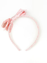 Load image into Gallery viewer, Avery | Embossed Daisy
