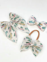 Load image into Gallery viewer, Maeve | Vintage Christmas | Extra Large | Left Clip {PRE-ORDER}
