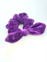 Load image into Gallery viewer, Scrunchie | Purple Velvet
