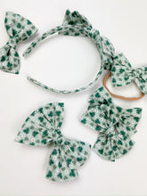 Load image into Gallery viewer, Maeve | Shamrock Daisies | Standard | Headband {PRE-ORDER}
