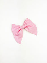 Load image into Gallery viewer, Molly | Peony | Standard | Right Clip {PRE-ORDER}
