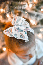 Load image into Gallery viewer, Maeve | Vintage Christmas | Extra Large | Right Clip {PRE-ORDER}
