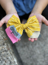 Load image into Gallery viewer, Personalized Classic Pencil Bow
