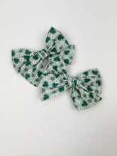 Load image into Gallery viewer, Pigtail Set | Shamrock Daisies {PRE-ORDER}

