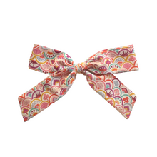 Load image into Gallery viewer, Ella | Summer Scallop | Oversized | Right Clip
