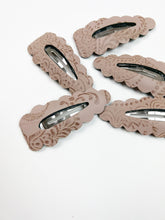 Load image into Gallery viewer, Single Clip | Vintage Lace
