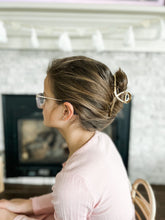 Load image into Gallery viewer, Claw Clip | Gold Twist
