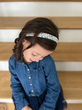 Load image into Gallery viewer, Hard Headband | Blue Daisy
