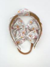 Load image into Gallery viewer, Knotted Headband | Spring Blooms
